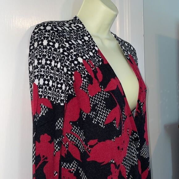 Chico’s red, black & white multi pattern thin cardigan sweater - Picture 7 of 10